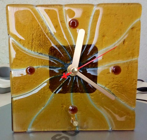 Stolní hodiny z barevného skla. sklo hodiny dekorativni předměty 