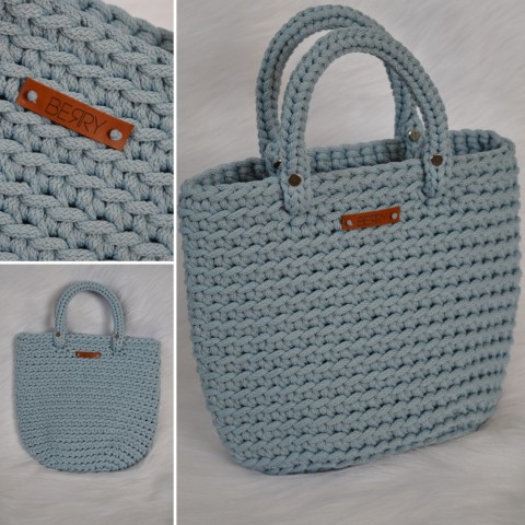 BERRY INFINITY S baby modrá kabelka taška modrá háčkovaná moderní žena design dámská světlá handmade pevná ruční výroba polyester infinity handbag berry áčkování kabelka do ruky odolná polyesterová 