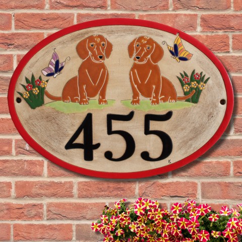 Domovní číslo na přání: jezevčík pes pejsek psík jezevčík domovní číslo číslo popisné číslo na dům číslo na fasádu 
