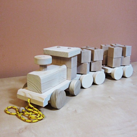 MATYLDA 4x4- vláček se 2 vagónky dřevo děti hračka kostky mašinka vláček lokomotiva stavebnice 