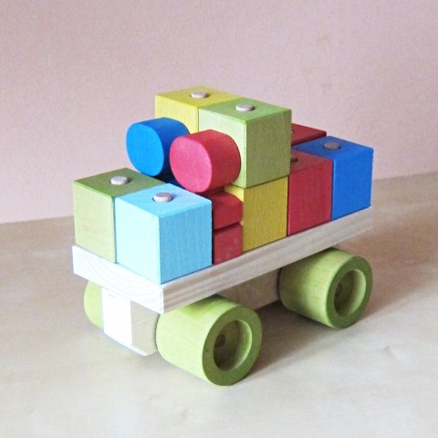 SAMÍK dřevěné autíčko - barevné dřevo děti auto hračka kostky panáčci stavebnice dřevěné autíčko 