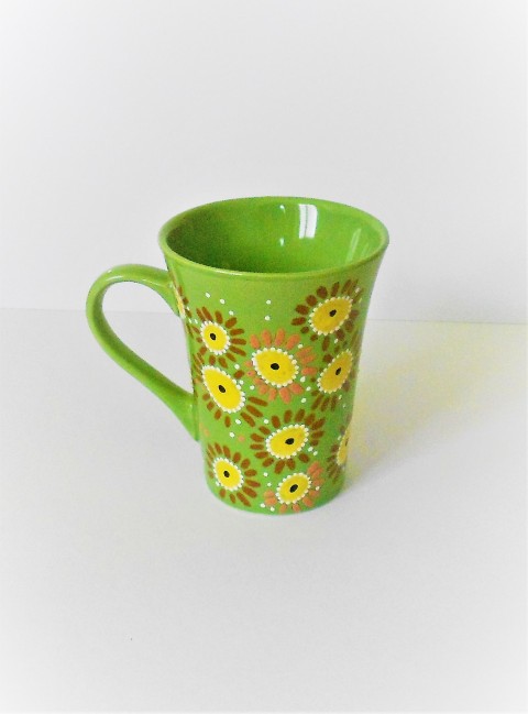 Slunečnice trochu jinak hrneček slunečnice žlutá hrníček světle zelená na čaj na kafíčko na kafe malovaný hrnek se slunečnicemi svěží zelená 