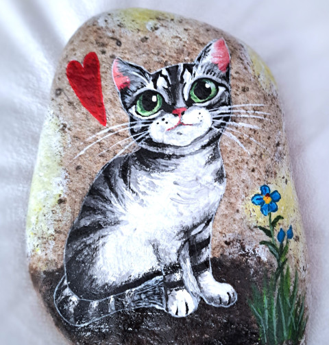Kočka - malovaný kámen srdce kočka láska kočičí mazlík malovaný kámen malované kameny zelené oči 