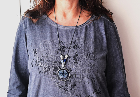 Když mráz čaruje - náhrdelník zima modrá šedá zimní korále mráz designový ležérní dlouhý náhrdelník mrazivý výrazný náhrdelník originální náhrdelník výrazný šperk šik-art náhrdelník ležérní náhrdelník zimní ladění 