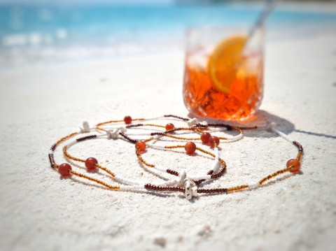 Sex on the Beach -  náhrdelník náhrdelník korálky oranžová letní bílá léto howlit korále pruženka drink ulexit kočičí oko korálkový náhrdelník sex on the beach pružný náhrdelník 
