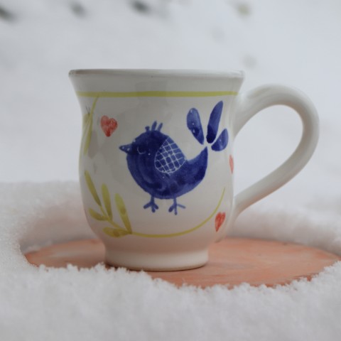 Hrnek s ptáčkem keramika ptáček hrnek hrneček malovaný hlína točení majolika 