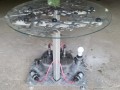 stolek z části motoru Trabant