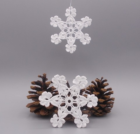 Háčkované ozdoby, vločka č. 23 dekorace ozdoby vánoce háčkovaná bavlna vánoční hvězda ozdoba háčkované hvězdička sněhová vločka snowflake na stromeček christmas zavěsit na stromek snowflakes 
