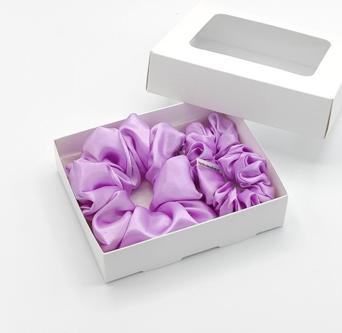 Sada dvou světle fialových gumiček gumička gumičky do vlasů spony scrunchies scrunchie 