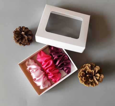 Spony do vlasů v krabičce - II. spona sponka sponky do vlasů spony scrunchies scrunchie 