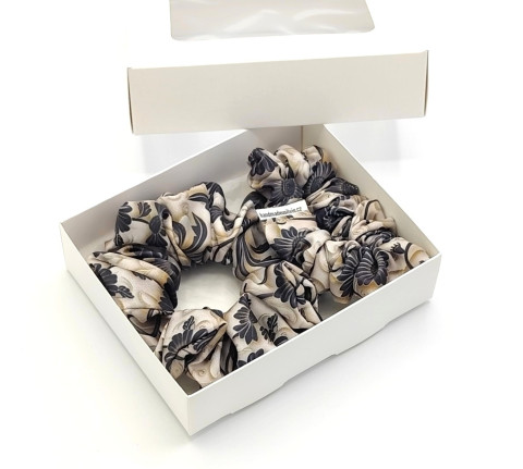 VII. Sada dvou květinových gumiček gumička gumičky do vlasů spony scrunchies scrunchie 