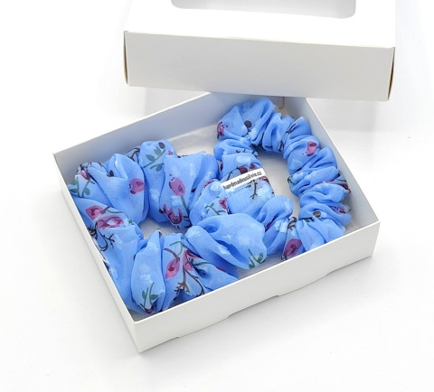 Sada dvou gumiček - Modrá s květy gumička gumičky do vlasů spony scrunchies scrunchie 