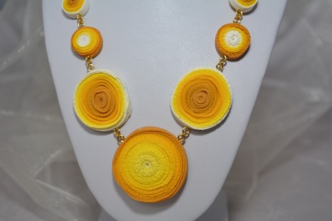 Žluťáskový náhrdelník s náušnicemi náhrdelník elegantní bílá žlutá spirála motanice 