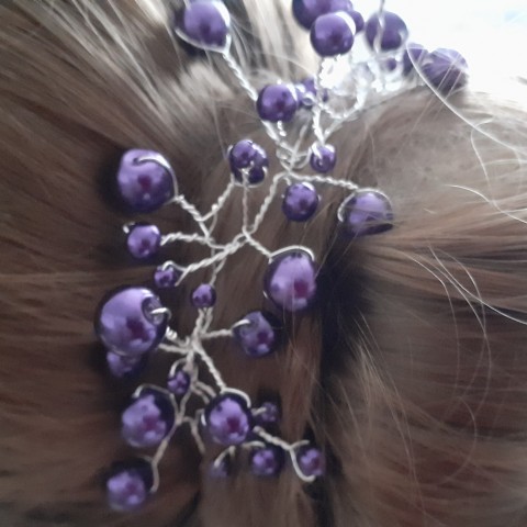 Ozdoba do vlasů z fialových perel vlasy 