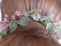 Ozdoba do vlasů z růžových korálků