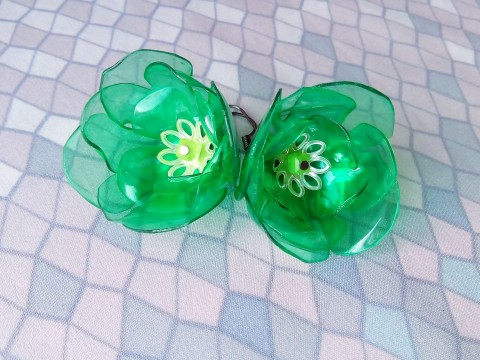RECYKLENKY - NÁUŠNICE #0735 recyklace kytičky kovové květinky bižuterní pet polyetylen 