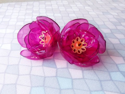 RECYKLENKY - NÁUŠNICE #0743 recyklace kytičky kovové květinky bižuterní pet polyetylen 