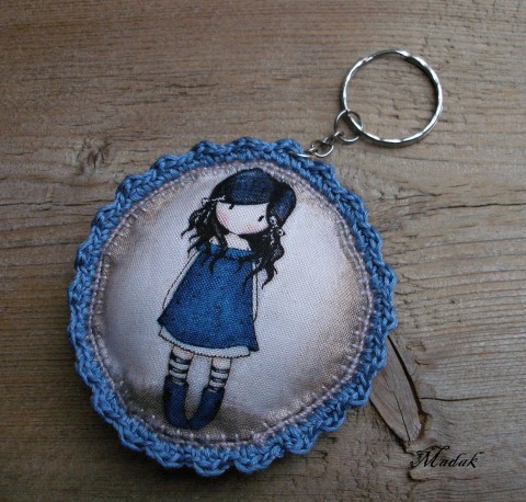 Panenka Gorjuss XX. -brož, přívěsek brož modrá holčička klíčenka šedá háčkované london gorjuss santoro paneka 