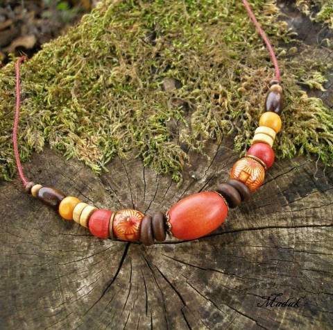 Kolekce Flowering wood LXXXI. červená dřevěné náhrdelník originální oranžová hnědá dámský barevný veselý keramický podzimní 