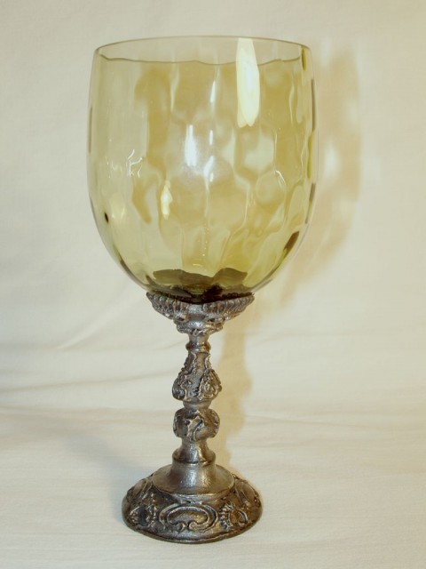 Sklenice se vzorovanou nožkou víno sklenička vinná skleničky glass wine vinný history glasses okrok historica 