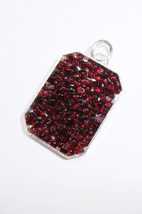 Granátový přívěsek obdélník přívěsek polodrahokam ženy žena granát drahokam gemstone jewellery okrok garnet valetýn jewels 