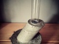 váza ze skla a betonu