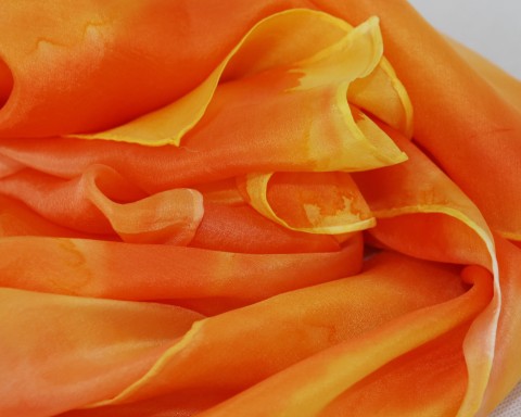 Hedvábný šátek Kruhy slunce malované oranžová veselé slunce hedvábí kruhy šátek hřejivé 