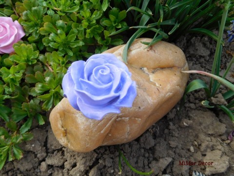 Dekorace růže fialová dekorace dárek růže zahradní malovaná růžička na zahradu odlitek odlévání 
