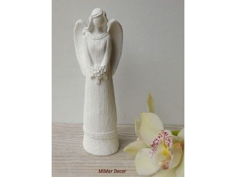 Anděl s kyticí BÍLÝ dekorace dárek anděl ochránce andělka smuteční na postavení na poličku na hrob 