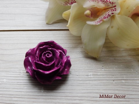 Dekorace růže - fialová dekorace dárek růže zahradní malovaná růžička na zahradu odlitek odlévání 