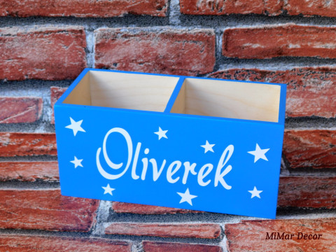 Dřevěný organizér na tužky dřevo dřevěný dárek dětský dětské stojánek tužkovník stojan hvězdičky pro děti na pastelky na tužky na psací stůl pastelkovník se jménem 