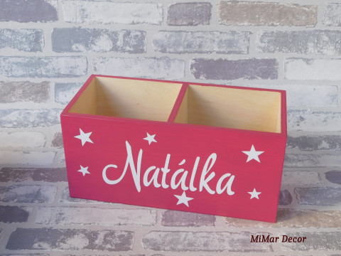 Organizér na pastelky se jménem dřevo dřevěný dárek dětský dětské stojánek tužkovník stojan hvězdičky pro děti na pastelky na tužky na psací stůl pastelkovník se jménem 