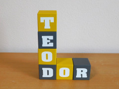 Dřevěné kostky se jménem