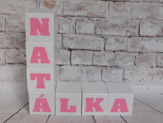 Dřevěné kostky se jménem