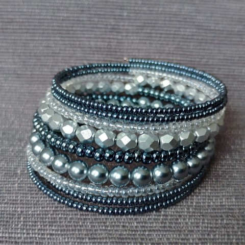 Náramek šedo stříbrný náramek dárek korálky elegantní perličky rokajl náramky drobnost něžné korálkování efektní navlékání paměťový drát maličkost 