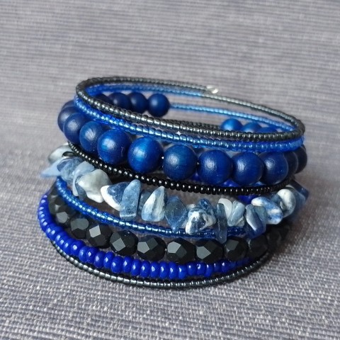 Náramek modrý se sodalitem náramek korálky drát sklo žena ženské minerál broušené blankytná sodalit voskové perle diva 