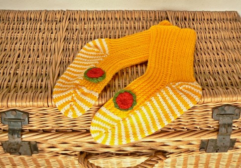 Mandarinkové s kytičkama pletení ponožky 