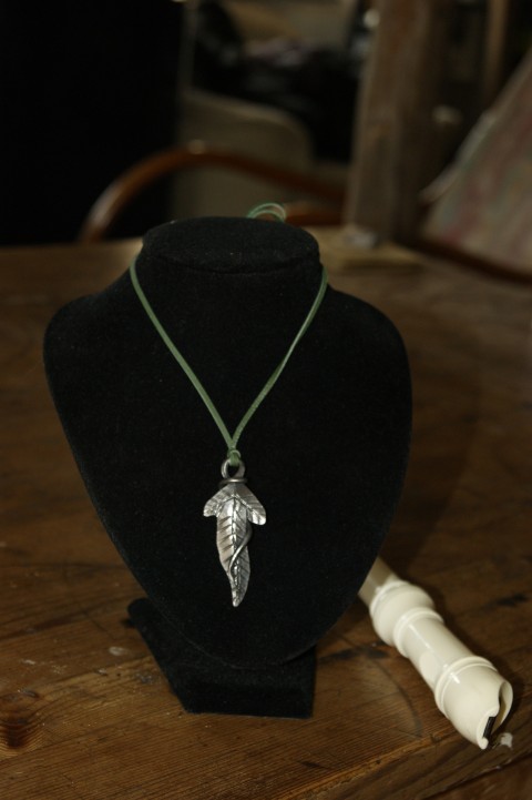 Lístek elfího typu šperk přívěsek kovaný lístek přívěšek elf lorien pán prstenů 