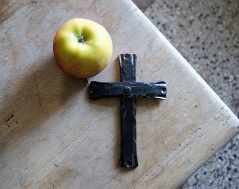 Křížek kovaný kovaný ježíš kříž modlitba křesťanství náboženství ukřižovat 