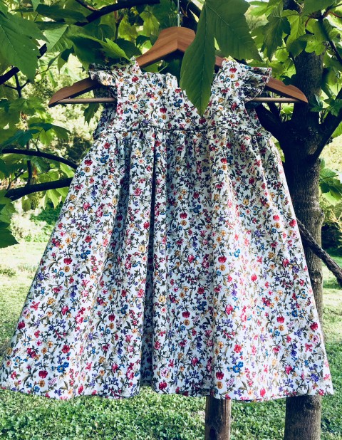 Krásné šaty květinové vel.104 dívčí holčičí šaty šatičky světl 