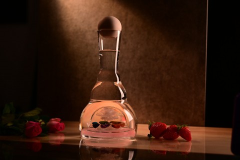 Karafa ViaHuman rose na vodu a víno voda dárek svatba luxusní valentýn růženín emoto dekantér 