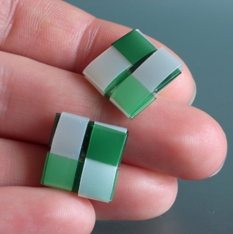 Náušnice Perla-Zel-ZelTma origami zelená náušnice recyklace perleťová alergik chirurgická ocel pet láhve 