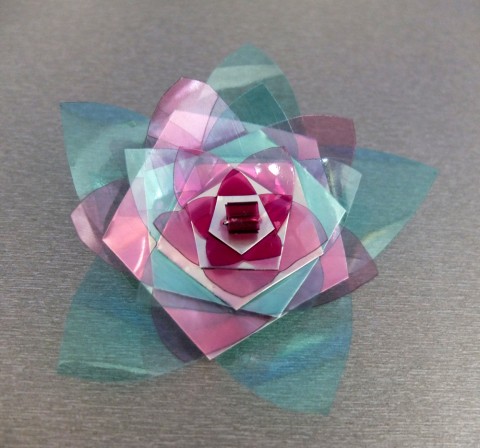Brož Nelumbo Tyrkys-Růž origami růžová recyklace květ tyrkysová alergik pet láhve 