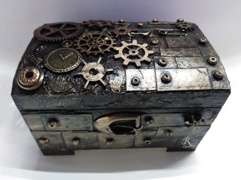 Steampunková truhlička krabička černá steampunk měděná extravagance truhlička ozubená kolečka 