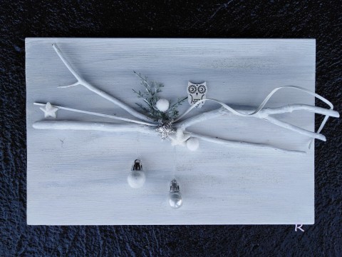 Vánoční obrázek se sovičkou na zeď dekorace koule vánoce elegantní přírodní obrázek bílé hvězdy sova stříbrné klacíky 