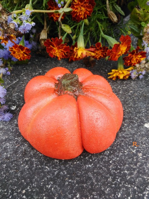 Dýně z betonu oranžová dekorace oranžová podzim dýně zahradní dušičky halloween beton 