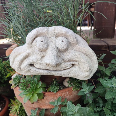 Betonový (kamenný) obličej kámen dekorace zahrada bílý obličej beton 
