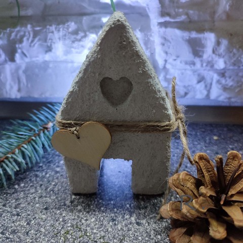 Betonový domeček č.6 srdce srdíčko domeček bílý domek visačka beton dárek. dekorace 