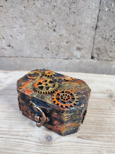 Menší krabička stylu Steampunk originální krabička extravagantní klíček steampunk pokladnička měděná šperkovnice stylová ozubená kolečka ručně vyrobená černá. rez 