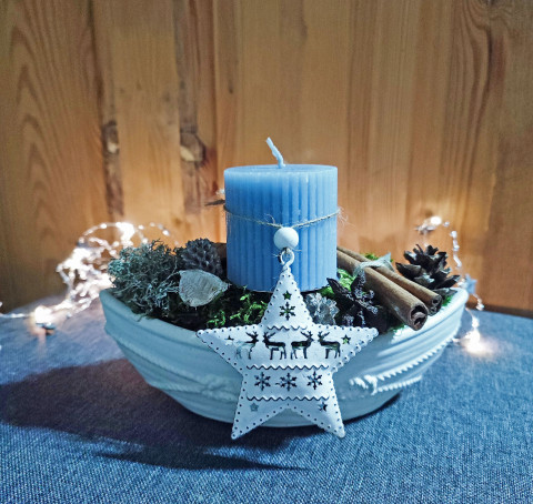 Vánoční svícen, aranžmá originální modrá vánoce svícen bílá vánoční přírodní výzdoba aranžmá přírodniny beton 